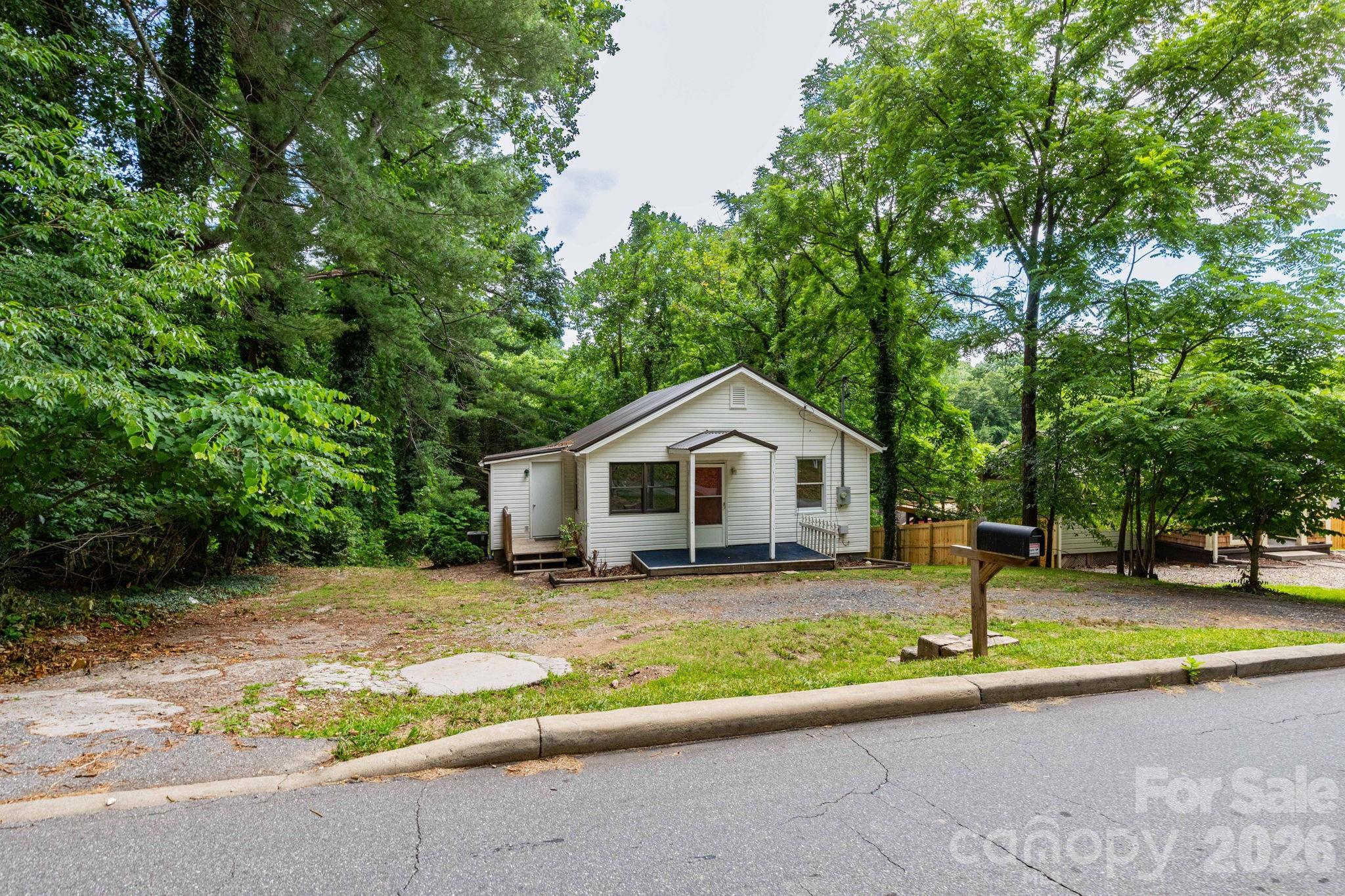 129 Shelburne Road Asheville, NC 28806 - Photo 2 of 26