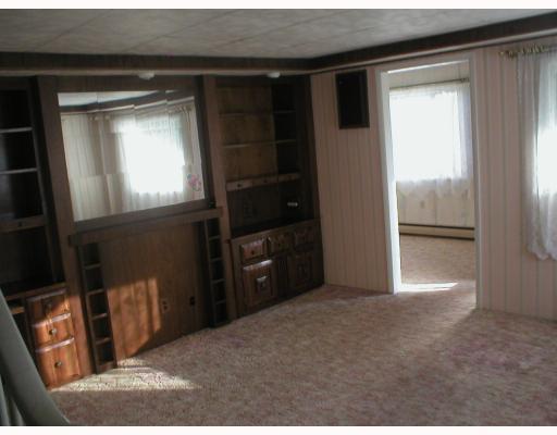 122 Redrow Road Smithton, PA 15479 - Photo 4 of 6 Living Room.