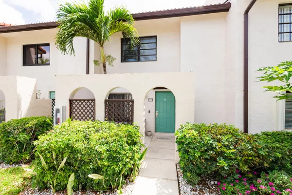 $390,000 | 21820 Cypress Circle, Unit 25D, Boca Raton, FL 33433