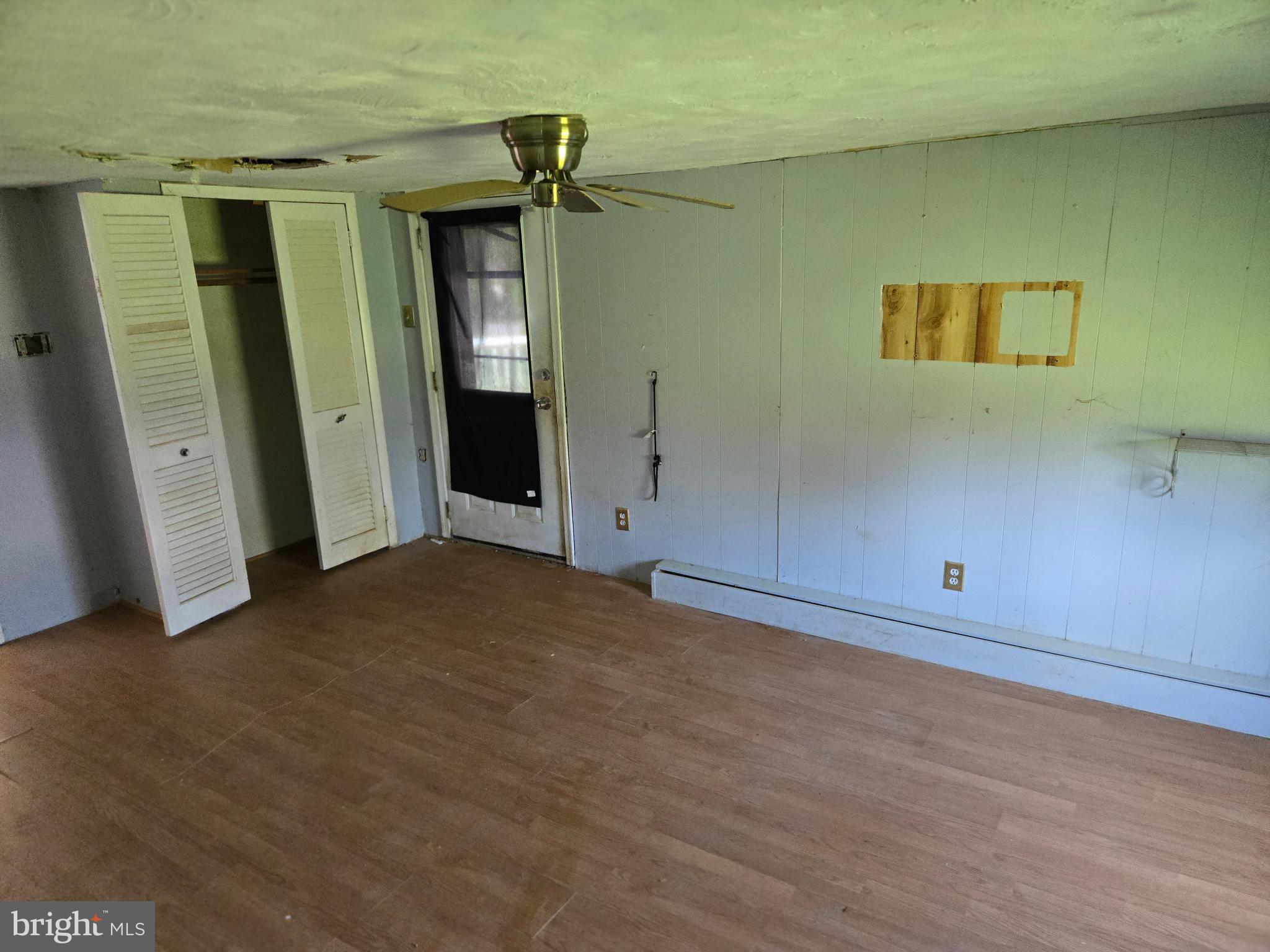 4222 R Upper Beckleysville Road Hampstead, MD 21074 - Photo 17 of 27 LIVING ROOM2