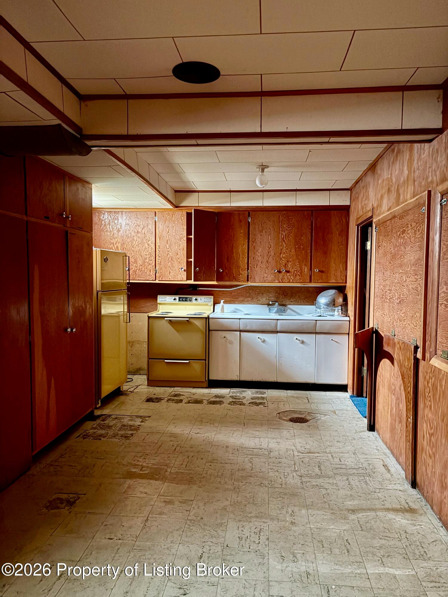 105 3rd Avenue Southwest Beach, ND 58621 - Photo 19 of 30 Kitchen