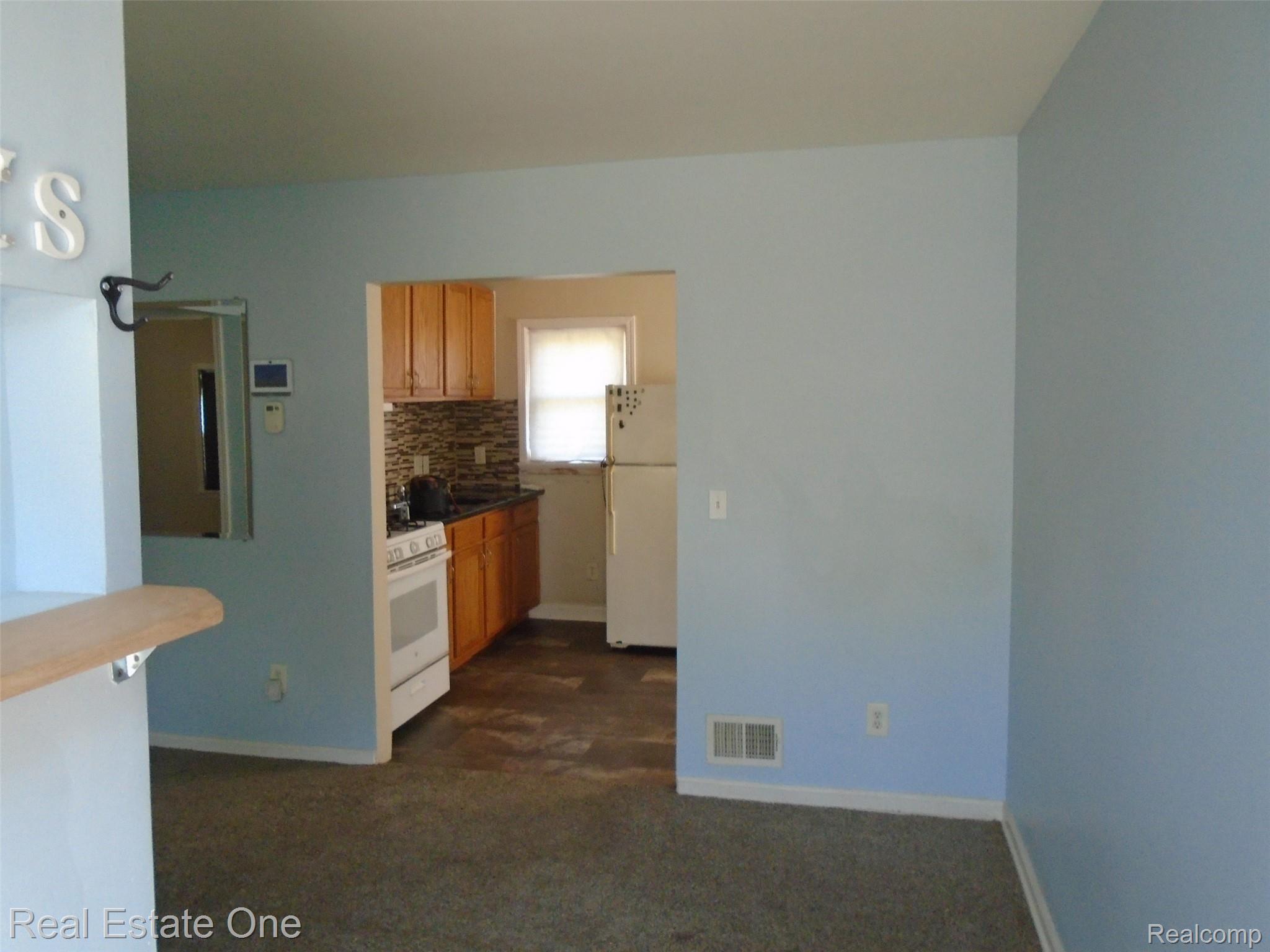 27064 Notre Dame Street Inkster, MI 48141 - Photo 5 of 20 DSC08915.JPG
