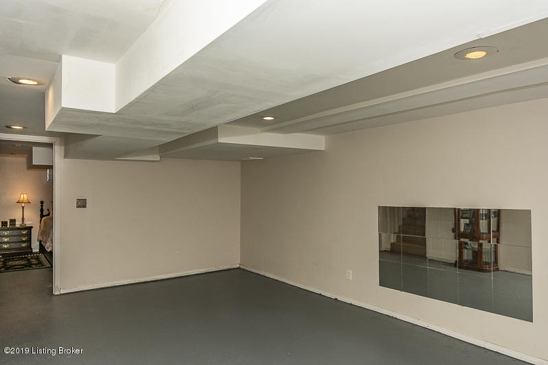4403 Kinloch Road Louisville, KY 40207 - Photo 23 of 36 large area for entertainment