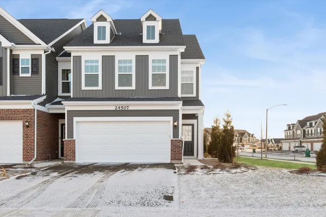 $3,200 | 24507 West Kroll Drive, Plainfield, IL 60585