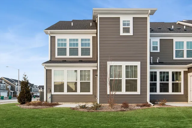 $3,200 | 24507 West Kroll Drive, Plainfield, IL 60585