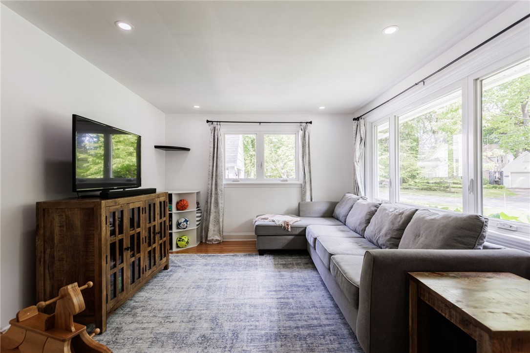 908 Winona Boulevard Irondequoit, NY 14617 - Photo 3 of 29