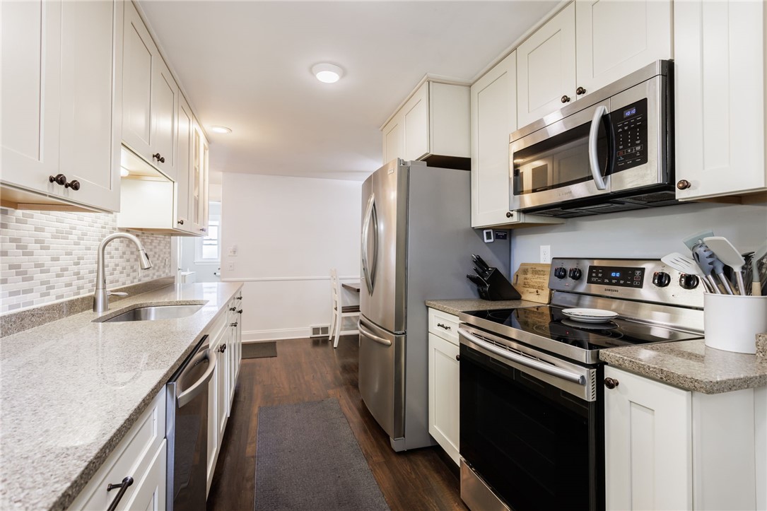 908 Winona Boulevard Irondequoit, NY 14617 - Photo 9 of 29