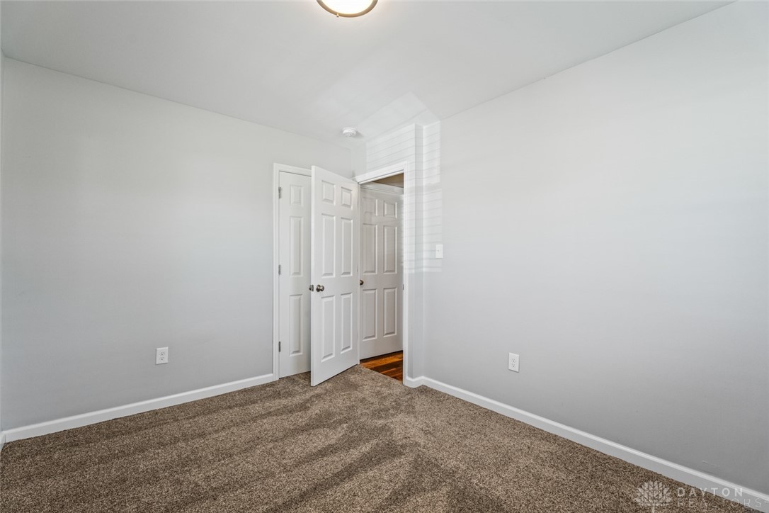 5637 Sharp Road Dayton, OH 45432 - Photo 18 of 33