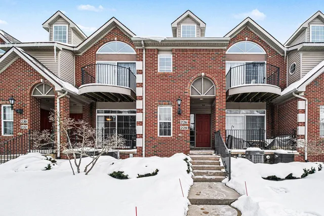 $365,000 | 228 West Oakbrook Drive, Ann Arbor, MI 48103