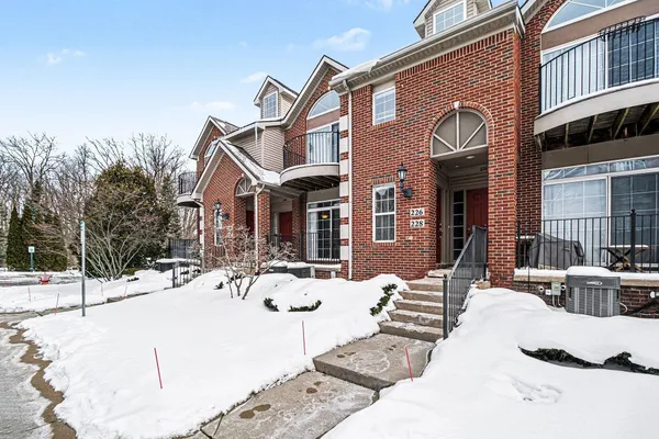 $345,000 | 228 West Oakbrook Drive, Ann Arbor, MI 48103