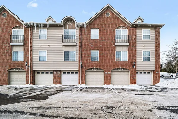 $345,000 | 228 West Oakbrook Drive, Ann Arbor, MI 48103