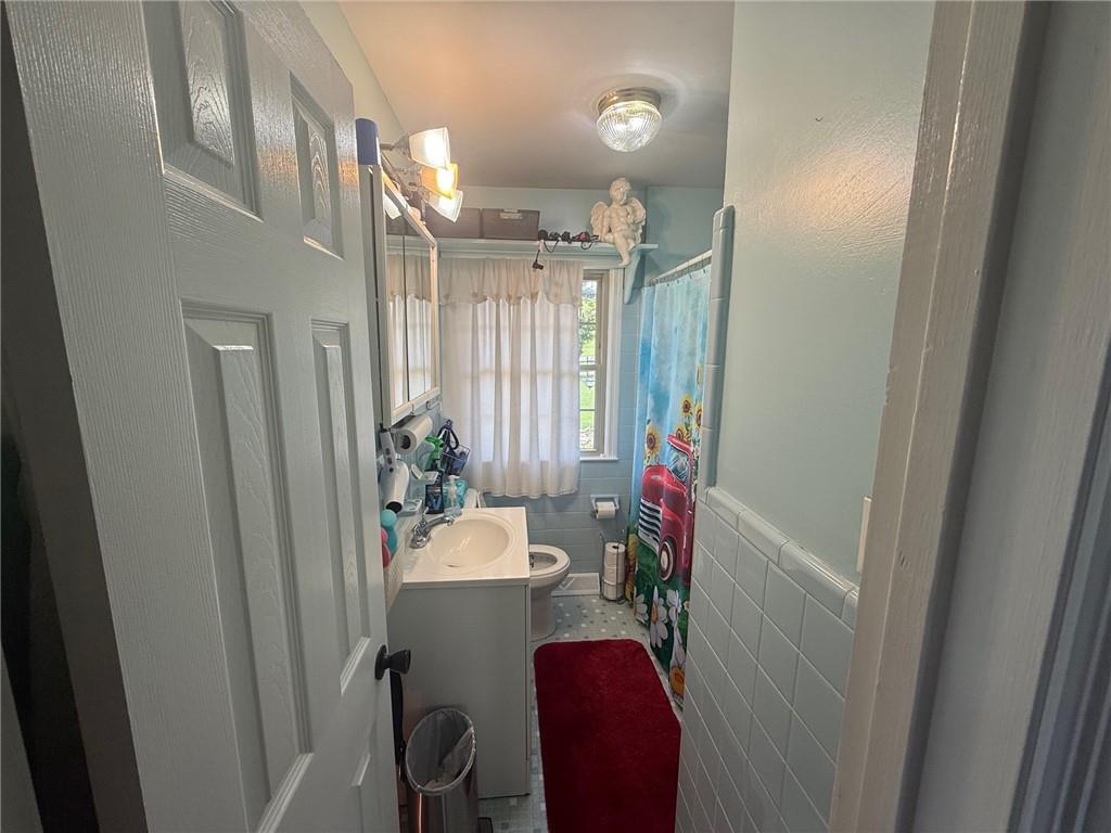 2705 Collard Valley Road Cedartown, GA 30125 - Photo 21 of 49 a room that has a mirror fan and a window