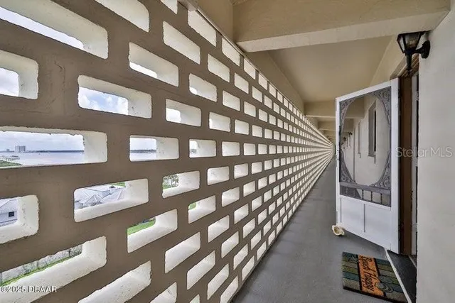 a view of entryway with a rug