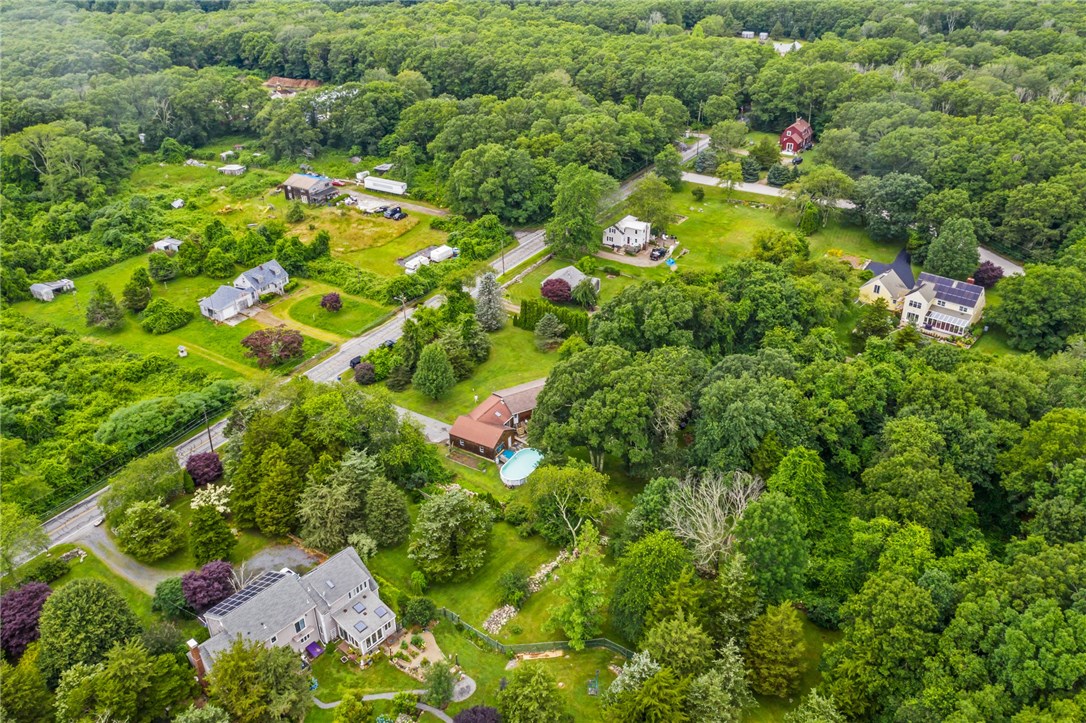 535 Lake Road Tiverton, RI 02878 - Photo 3 of 17