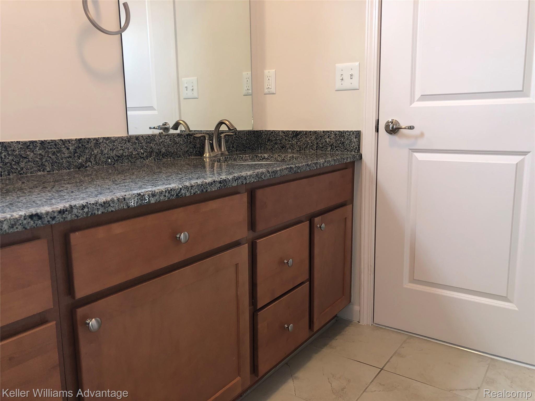 3518 South Rochester Road Royal Oak, MI 48073 - Photo 16 of 36 IMG_2427.jpg