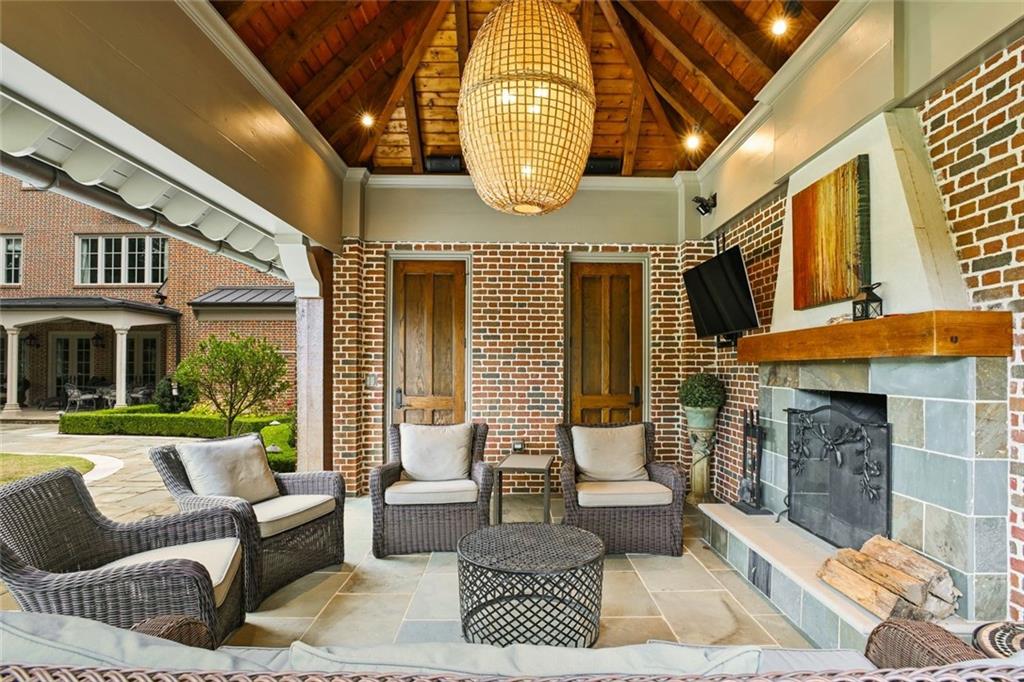 369 Pine Tree Drive Northeast Atlanta, GA 30305 - Photo 11 of 13