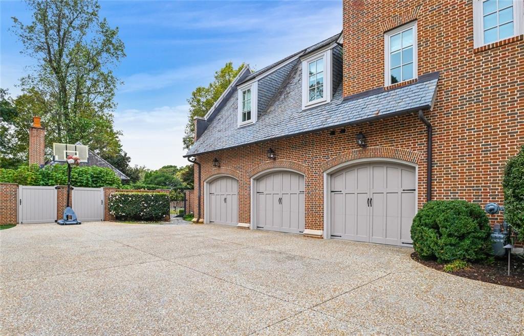 369 Pine Tree Drive Northeast Atlanta, GA 30305 - Photo 4 of 13