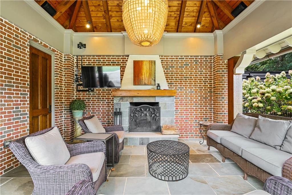 369 Pine Tree Drive Northeast Atlanta, GA 30305 - Photo 7 of 13