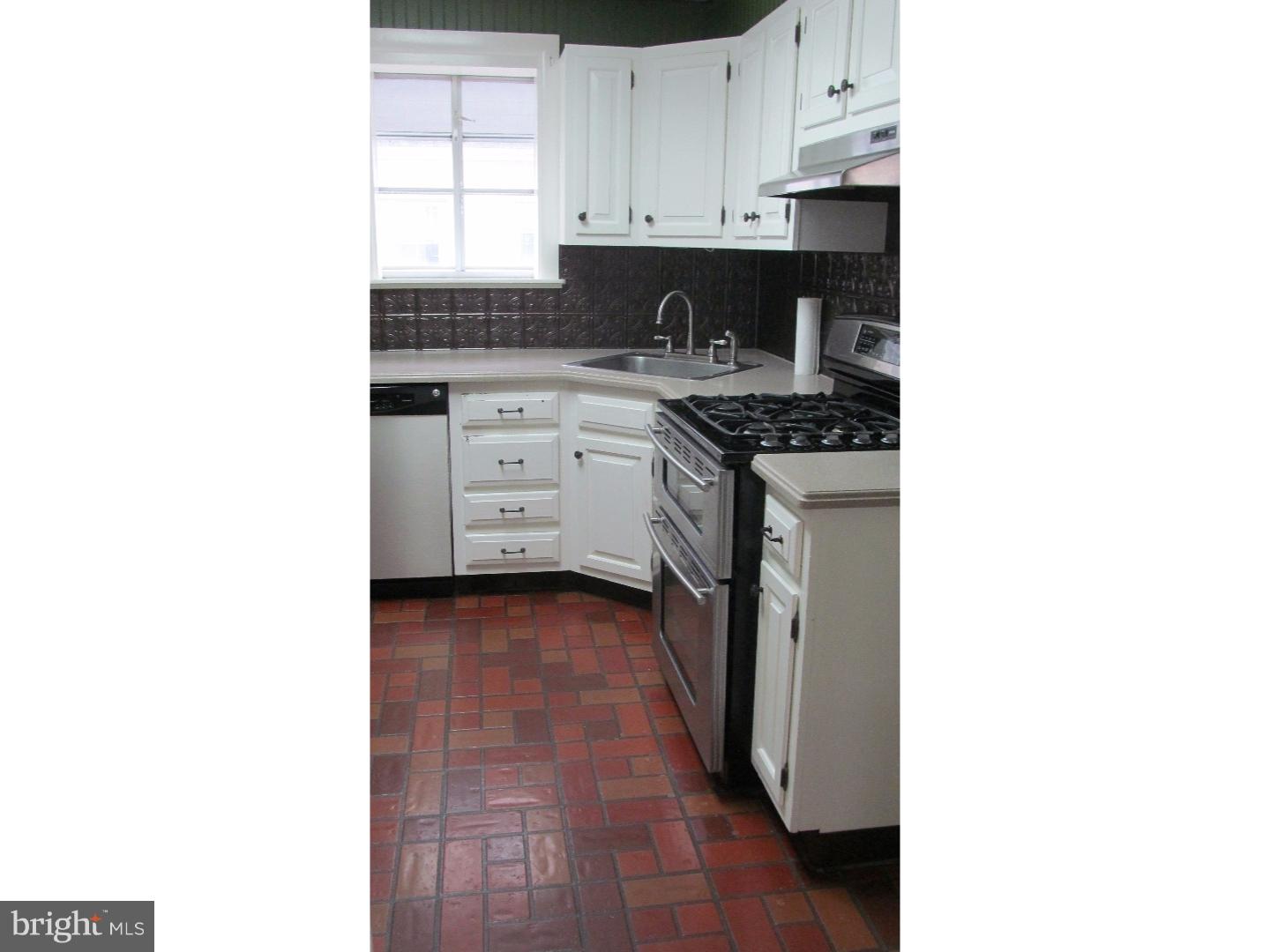 136 Sycamore Road Havertown, PA 19083 - Photo 6 of 16