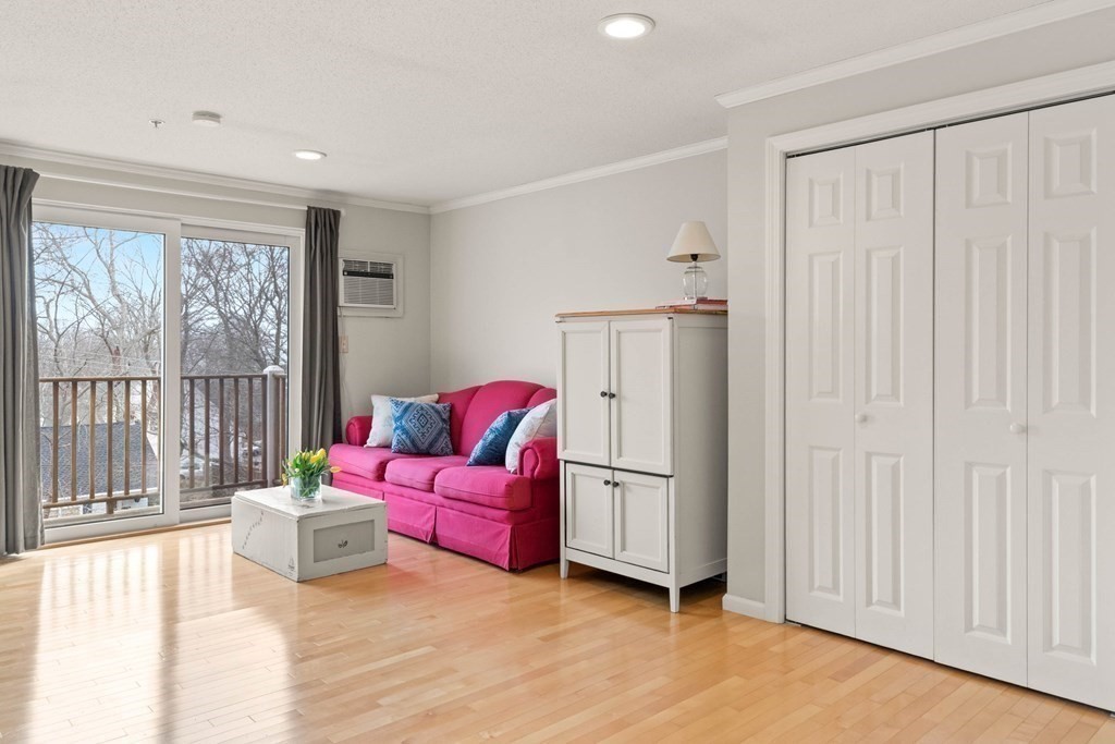 2 Ocean Avenue, Unit 3D Gloucester, MA 01930 - Photo 11 of 30 a living room with furniture and a window