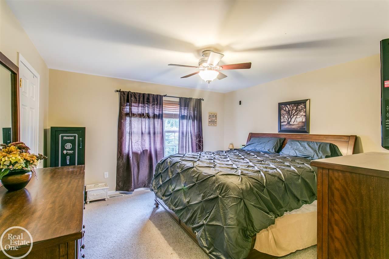 1020 Minnesota Road Port Huron, MI 48060 - Photo 4 of 31 31296462-3.JPG
