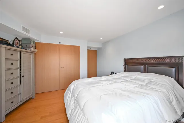 $998,000 | 81-14 Queens Boulevard, Unit PH6C | Elmhurst