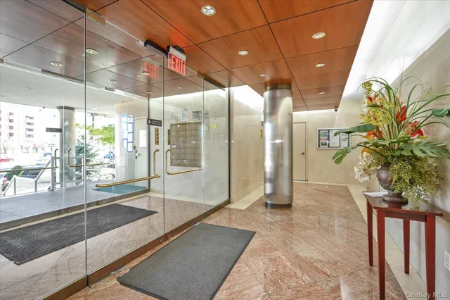 $998,000 | 81-14 Queens Boulevard, Unit PH6C | Elmhurst