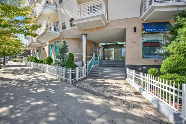 $998,000 | 81-14 Queens Boulevard, Unit PH6C | Elmhurst