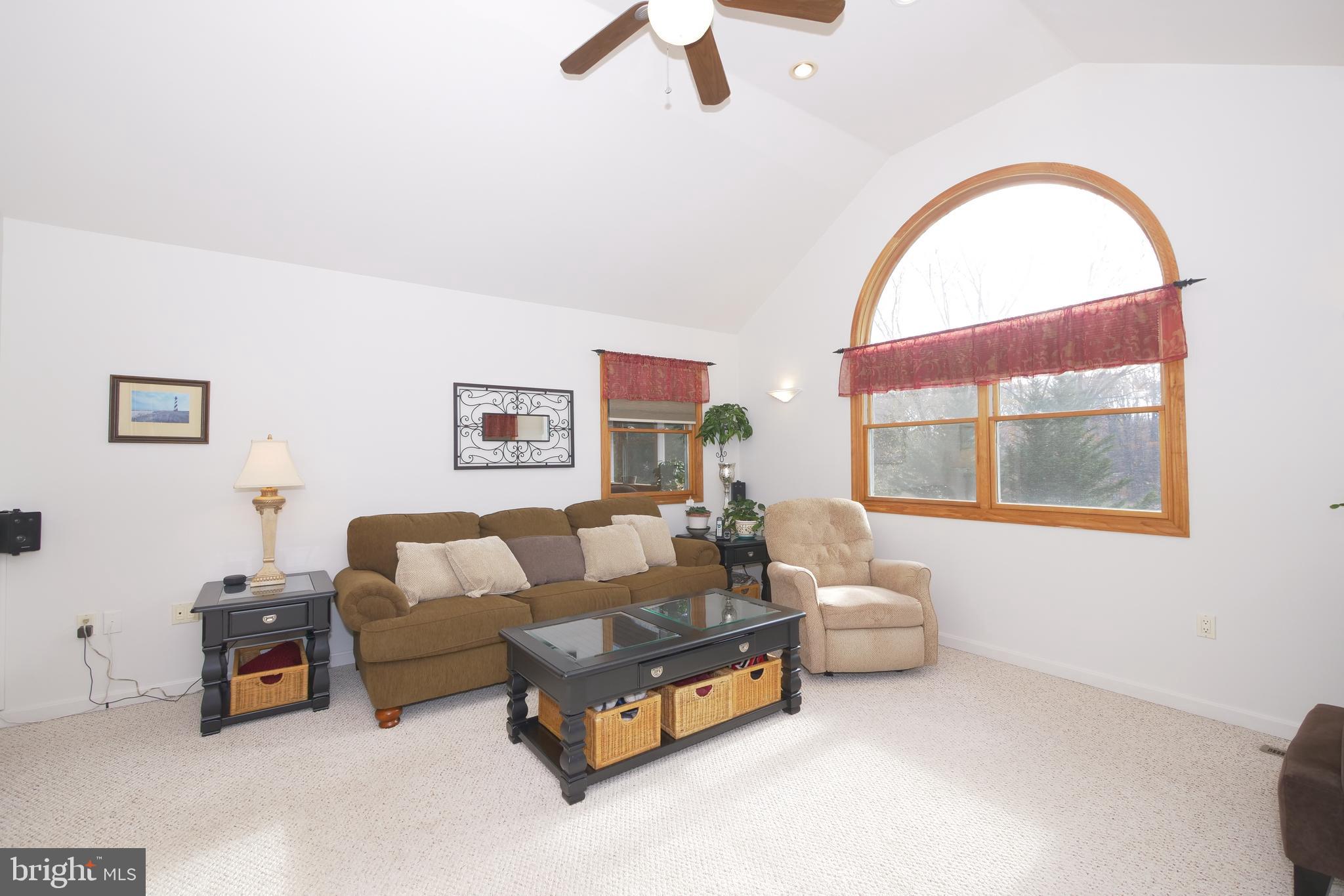 24101 Welsh Road Gaithersburg, MD 20882 - Photo 17 of 46 Main Level - Living Room