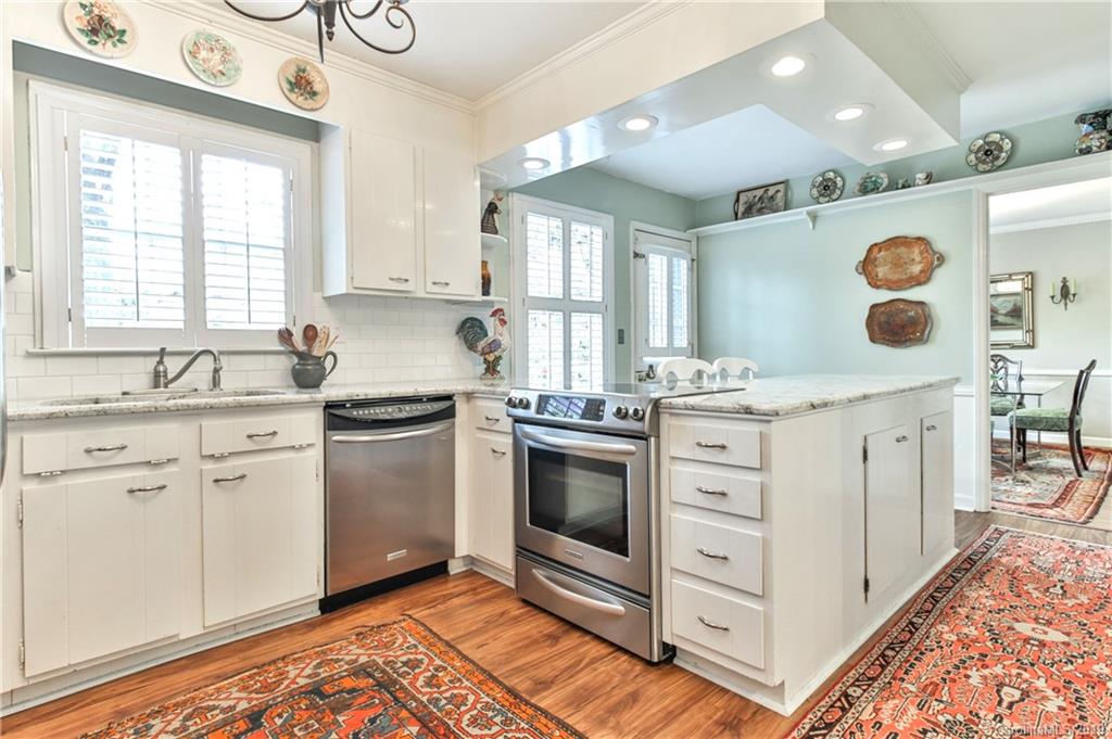 5744 Sharon Road Charlotte, NC 28210 - Photo 8 of 25 Gallery Image 8