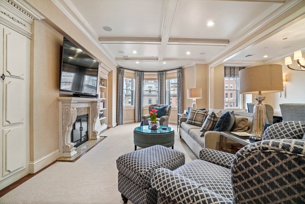 273 Beacon Street, Unit PH Boston, MA 02116 - Photo 2 of 32