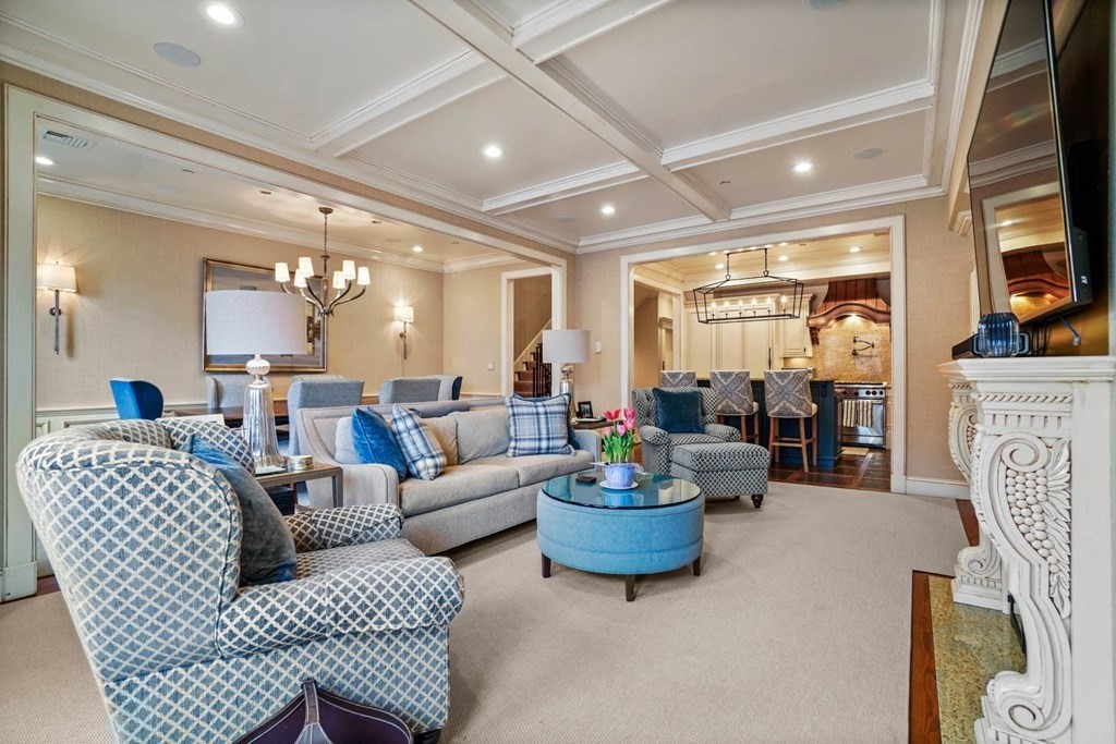 273 Beacon Street, Unit PH Boston, MA 02116 - Photo 3 of 32