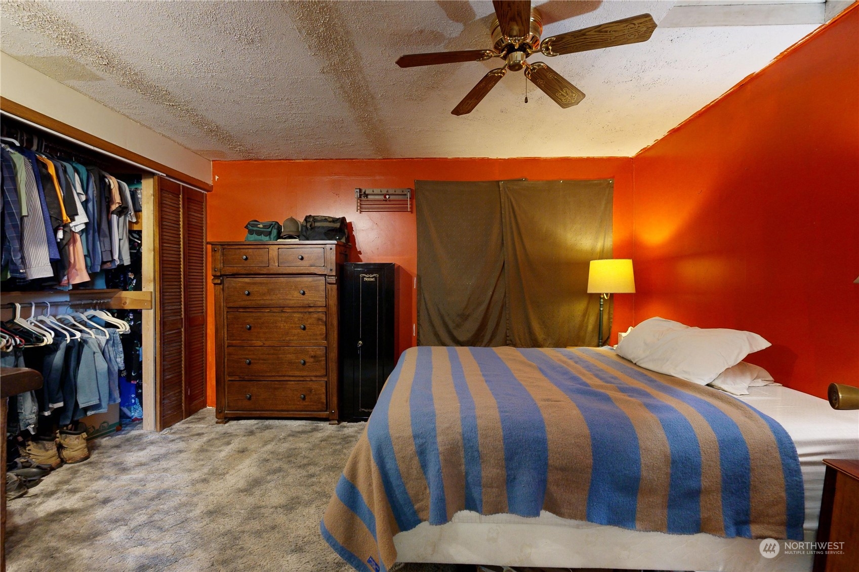 289 Main Street Touchet, WA 99360 - Photo 14 of 40 a bedroom with a bed and a walk in closet