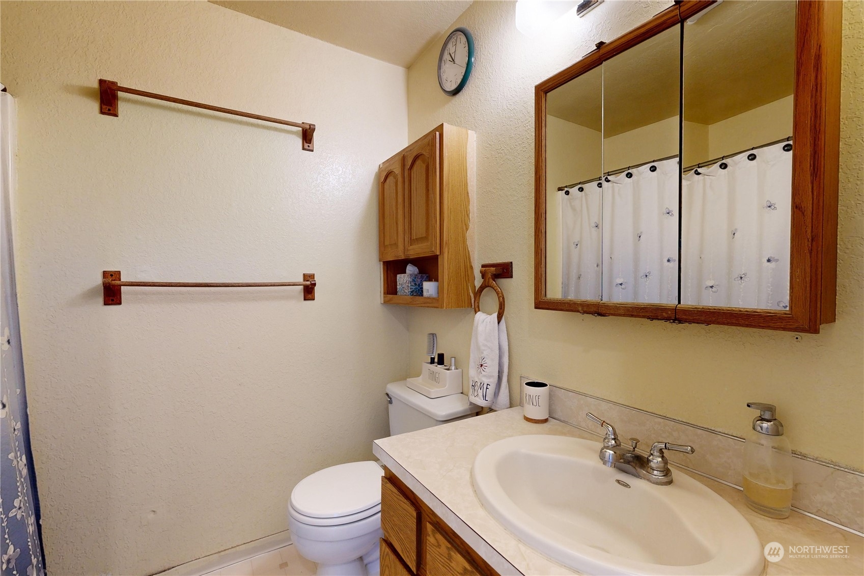 289 Main Street Touchet, WA 99360 - Photo 17 of 40 a bathroom with a sink a toilet and a mirror