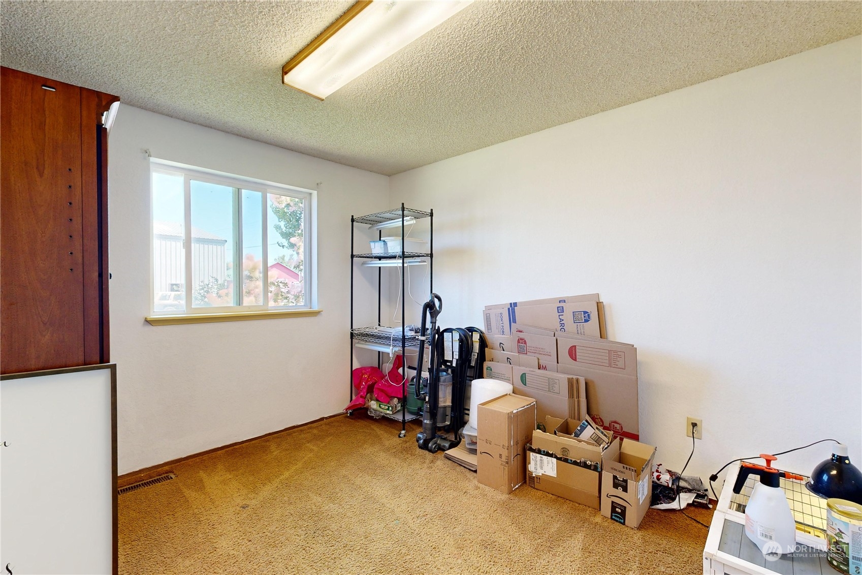 289 Main Street Touchet, WA 99360 - Photo 22 of 40 a view of a room with toys