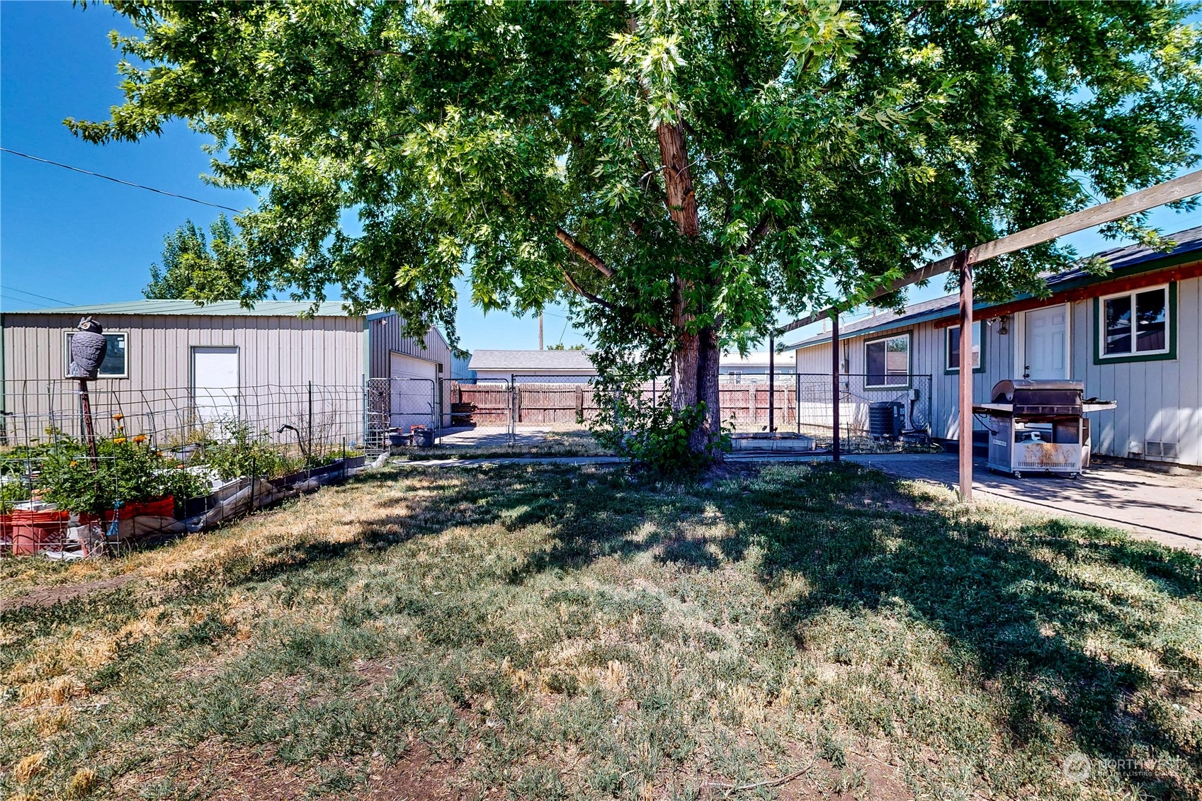 289 Main Street Touchet, WA 99360 - Photo 26 of 40 a view of a house with backyard and garden