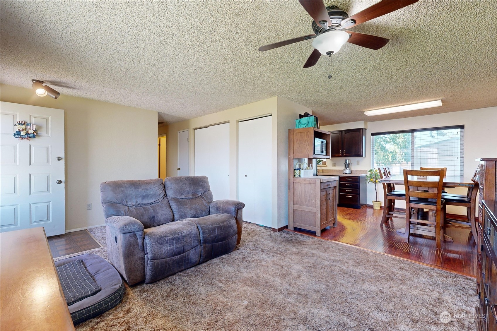 289 Main Street Touchet, WA 99360 - Photo 3 of 40 a living room with furniture kitchen view and a window