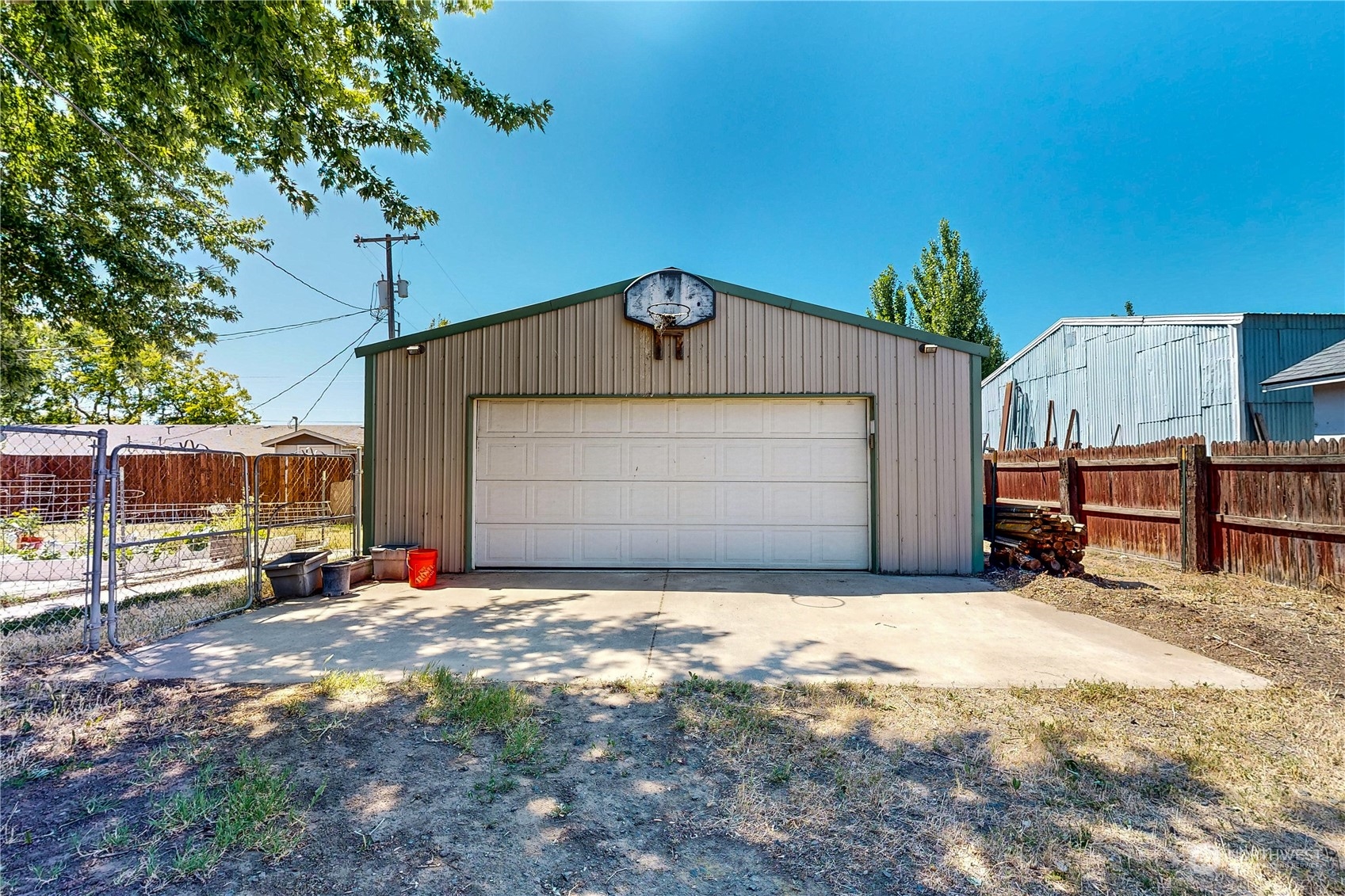 289 Main Street Touchet, WA 99360 - Photo 34 of 40 a view of a backyard