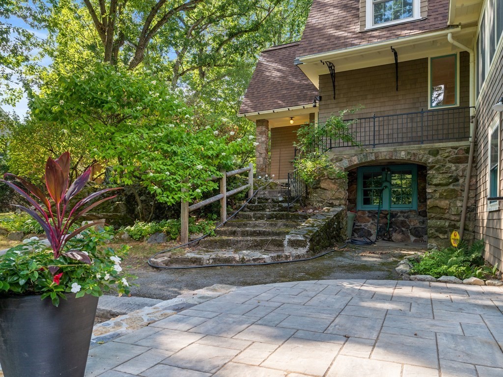 10 Hawthorne Road Wellesley, MA 02481 - Photo 17 of 19