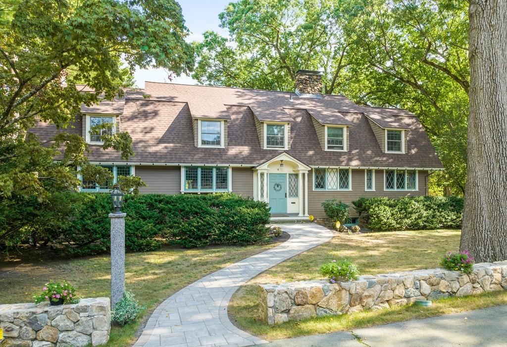 10 Hawthorne Road Wellesley, MA 02481 - Photo 2 of 19