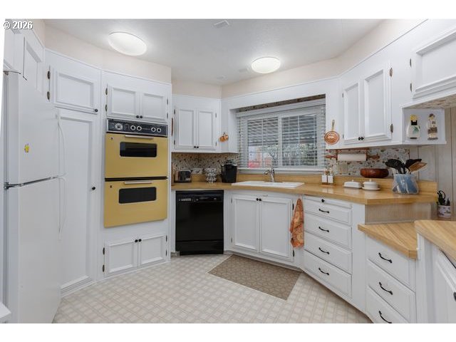 1600 Rhododendron Drive Florence, OR 97439 - Photo 15 of 37