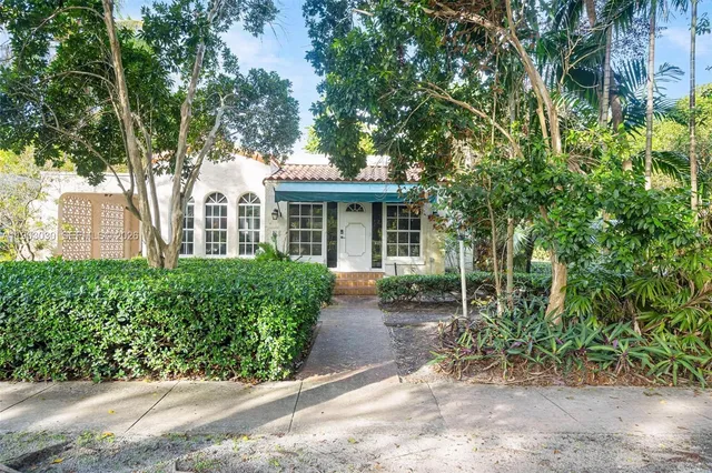 $2,300,000 | 721 Majorca Avenue, Coral Gables, FL 33134
