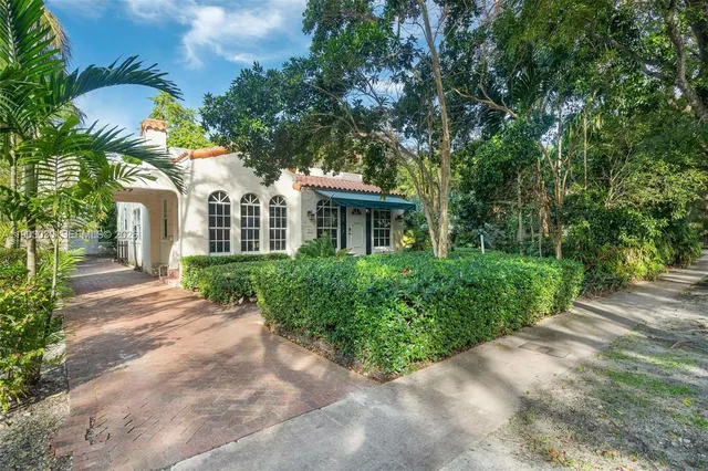 $2,300,000 | 721 Majorca Avenue, Coral Gables, FL 33134