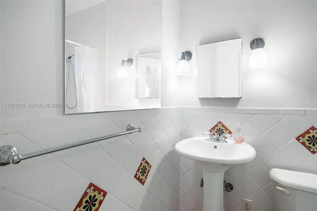 $2,300,000 | 721 Majorca Avenue, Coral Gables, FL 33134