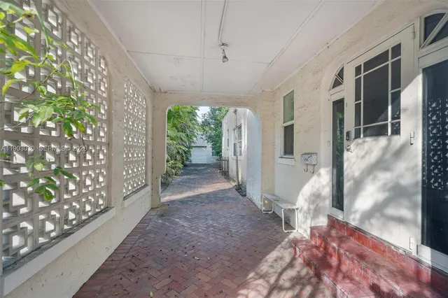 $2,300,000 | 721 Majorca Avenue, Coral Gables, FL 33134