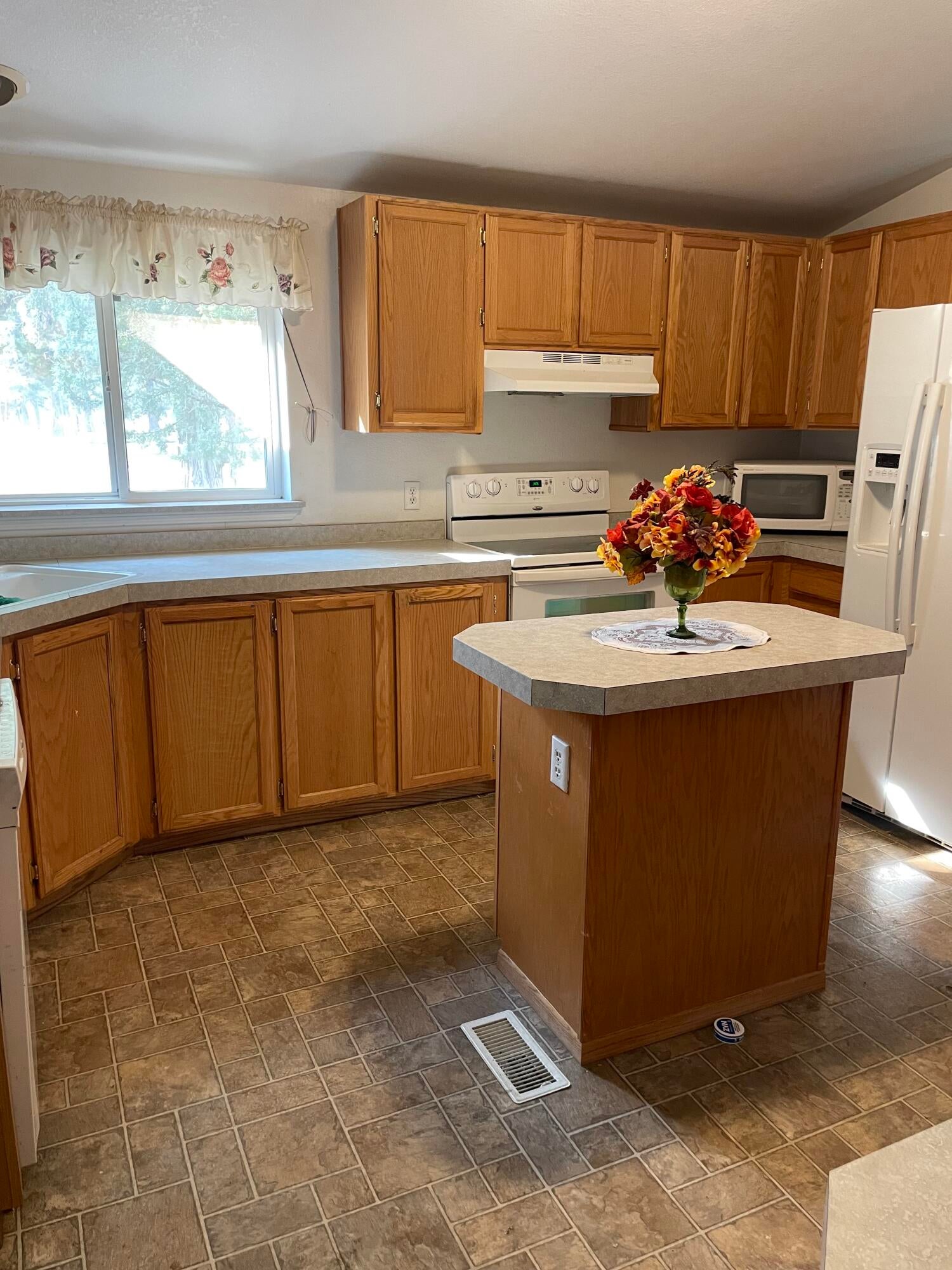 63565 Hughes Road Bend, OR 97701 - Photo 11 of 47 IMG_6734