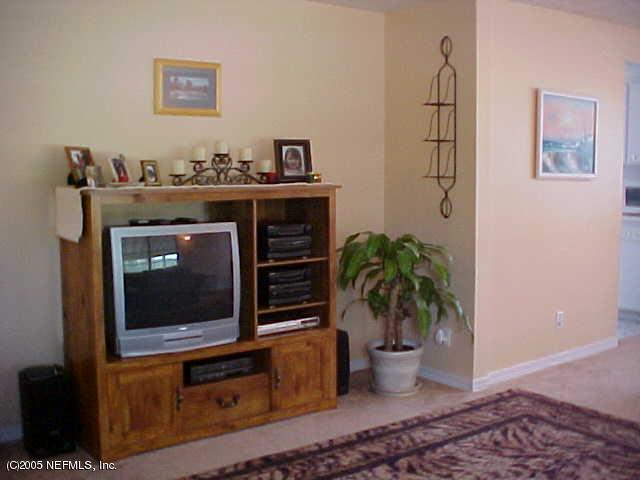 428 Sigsbee Road Orange Park, FL 32073 - Photo 4 of 18 Family room 2