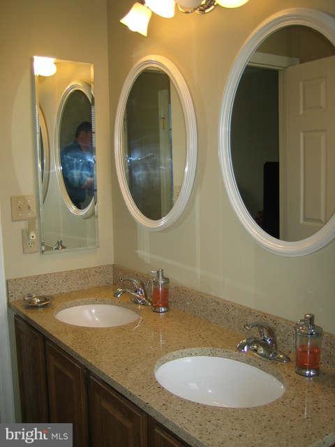 9607 Kings Grant Road Laurel, MD 20723 - Photo 11 of 14 Bath (Master)