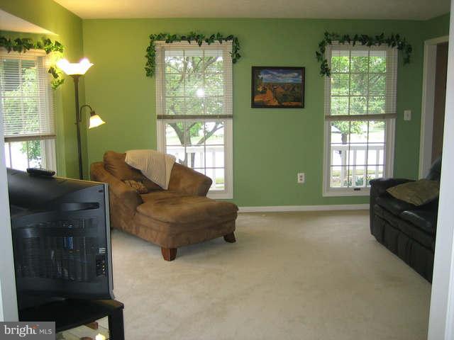 9607 Kings Grant Road Laurel, MD 20723 - Photo 3 of 14 Living Room