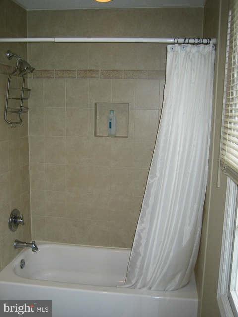9607 Kings Grant Road Laurel, MD 20723 - Photo 10 of 14 Bath (Master)